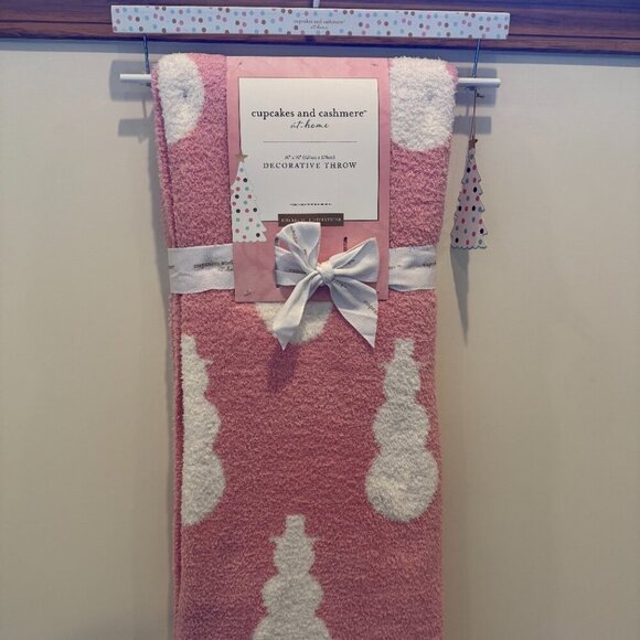 CUPCAKES AND CASHMERE VIRAL Pink Pastel Snowman Blanket Throw 50x70 Christmas - Picture 2 of 8